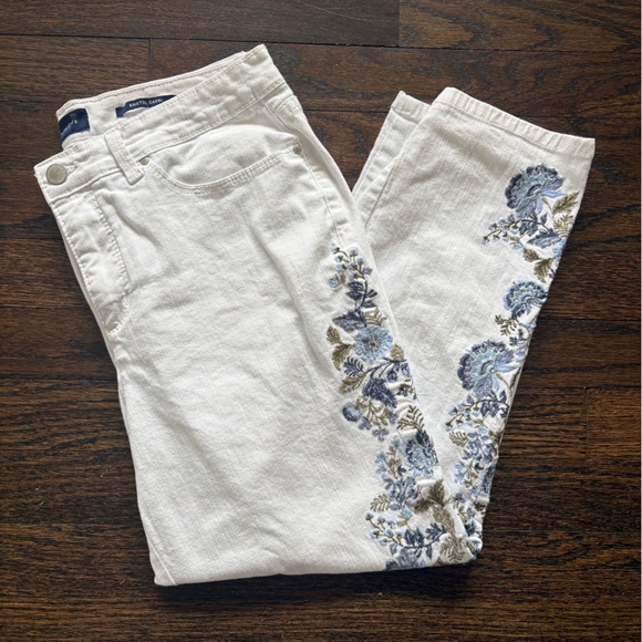 Charter Club White Cropped Jeans with Floral Embellishments New without tags - Picture 1 of 6